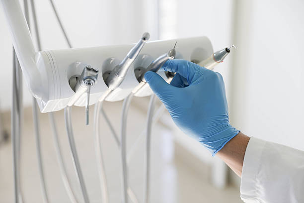 Professional Tooth Extraction technician working in North Crossett, AR